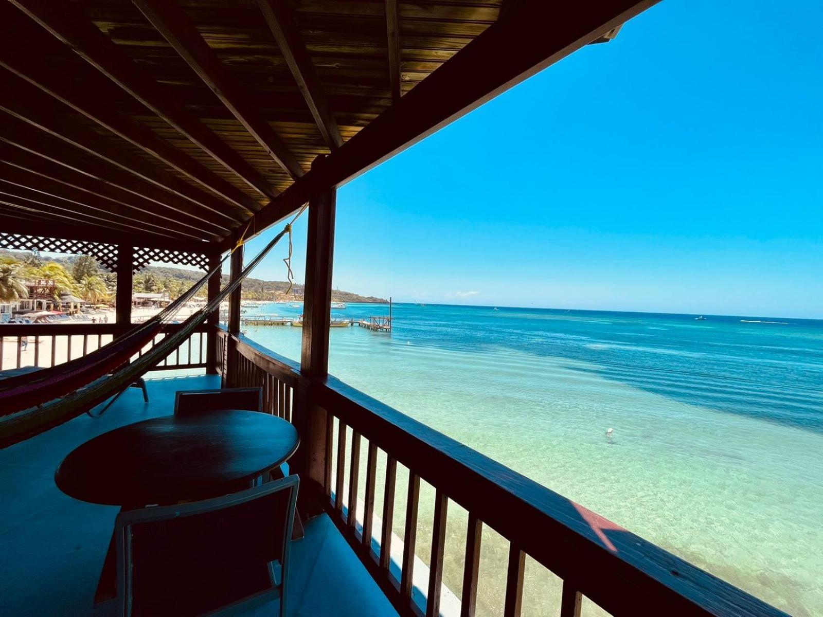 Fosters West Bay Resort Exterior photo