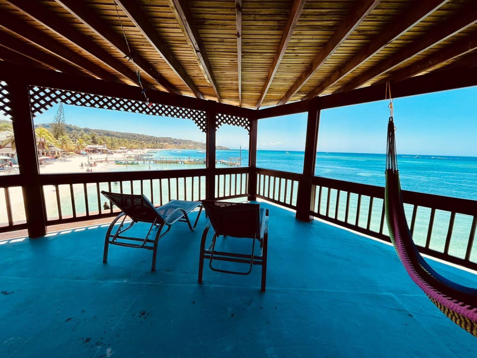 Fosters West Bay Resort Exterior photo