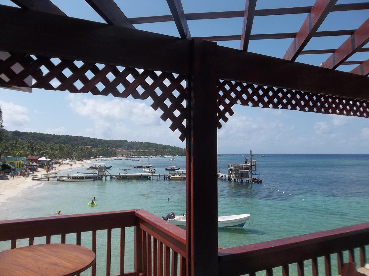 Fosters West Bay Resort Exterior photo
