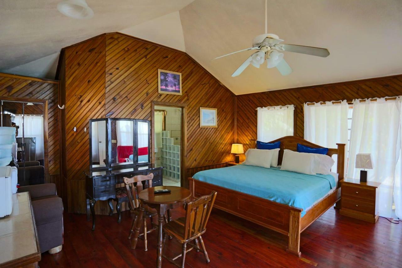 Fosters West Bay Resort Exterior photo