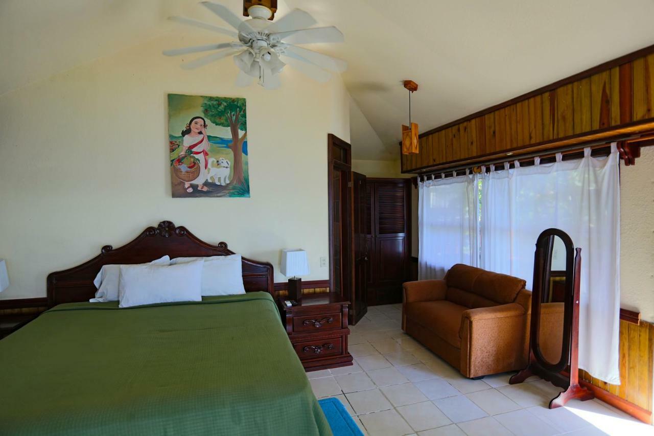 Fosters West Bay Resort Exterior photo