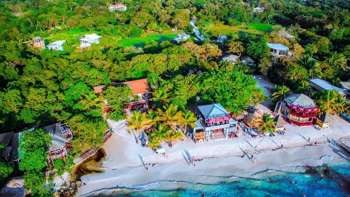 Fosters West Bay Resort Exterior photo